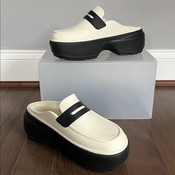 CROCS Stomp Loafer - Picture 3 of 11